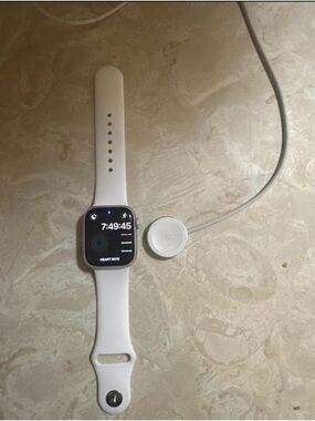 Apple Watch Series 8 [GPS, 45mm] - Midnight Aluminum